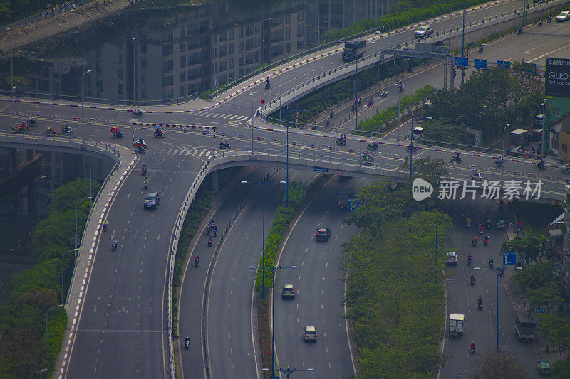 胡志明一个繁忙的小镇发生了交通堵塞，高角度长镜头
