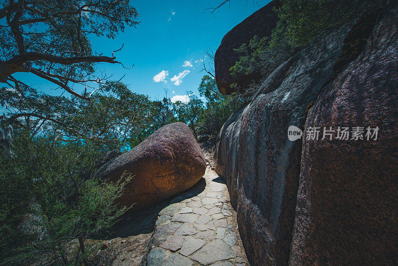 在塔斯马尼亚的Freycinet国家公园徒步