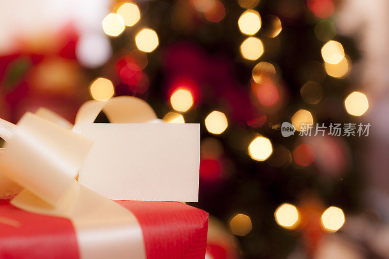 礼物盒和圣诞树