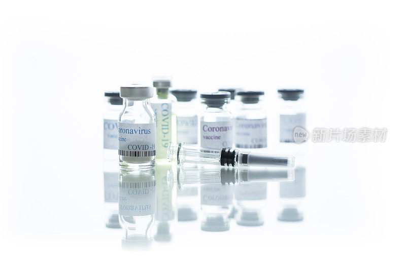 有反射和自由空间的Covid-19疫苗瓶和注射器