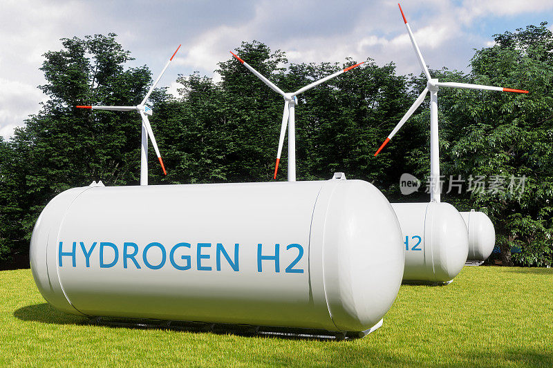 可再生能源中的储氢罐和森林中的风力涡轮机。