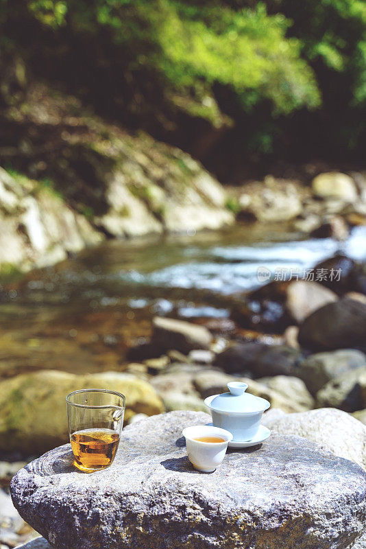 户外野餐茶，山泉水