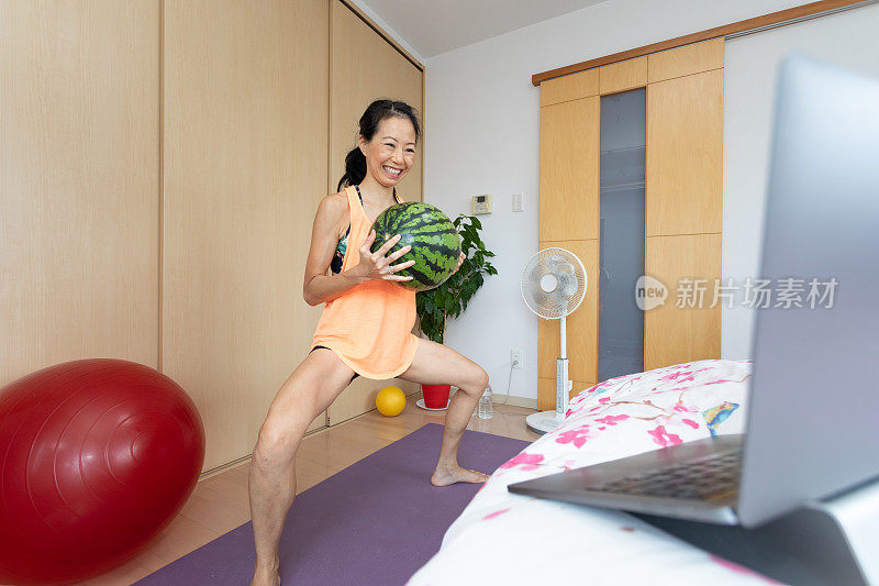 日本女子喜欢在家训练