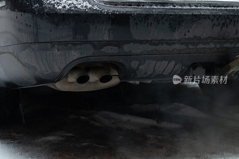 汽车排气管排放废气
