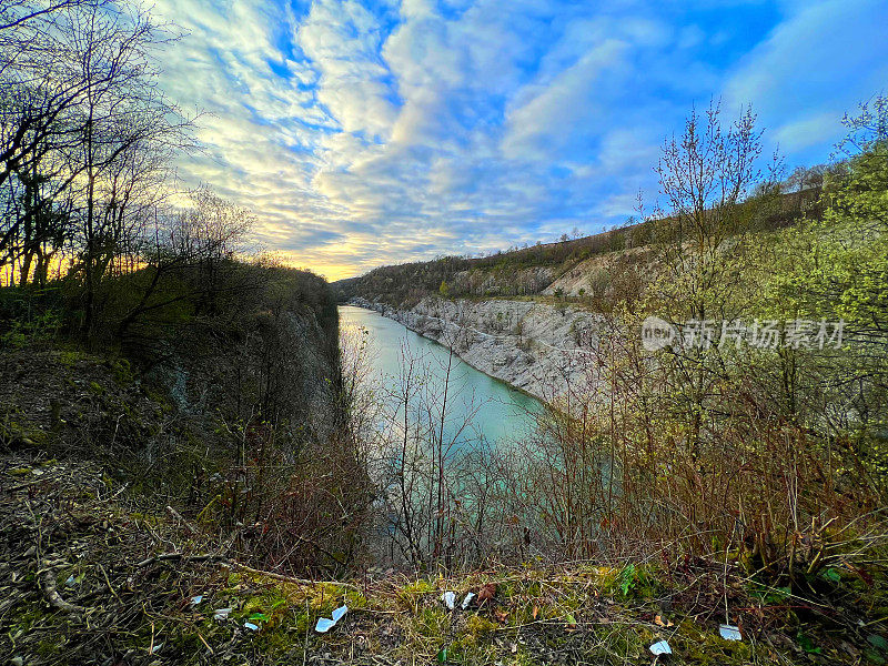 在德国朗格里希市附近，可以看到名为“峡谷之景”的湖泊。