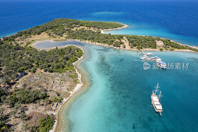 每日的乘船旅行。蓝色的航行。船之旅。瑟迪尔岛乌拉，Muğla，土耳其。