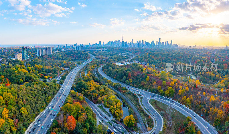 空中湾景大道和玫瑰谷在秋天，多伦多，加拿大