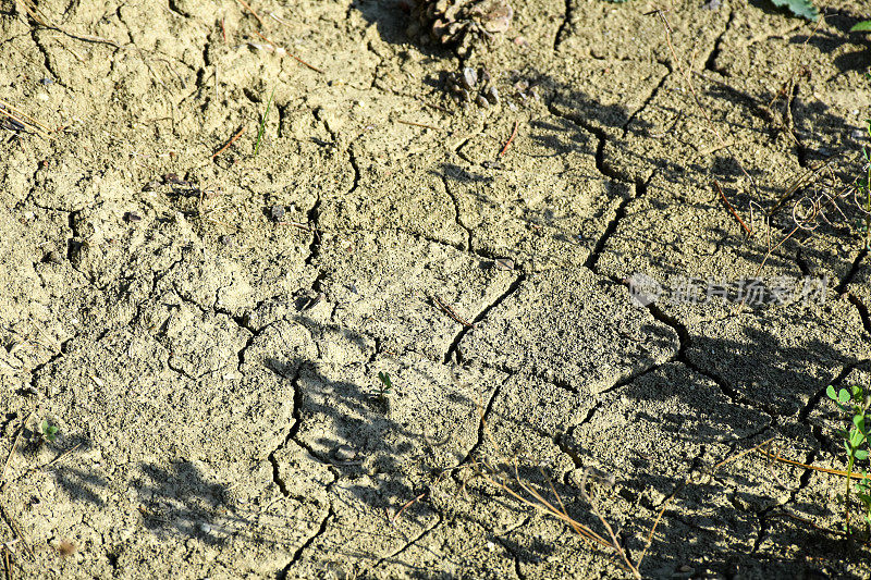 干旱、干燥和龟裂的土壤背景