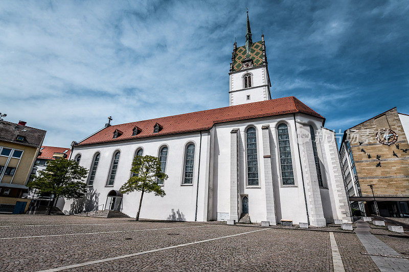 德国Friedrichshafen的圣尼古拉教堂的侧视图