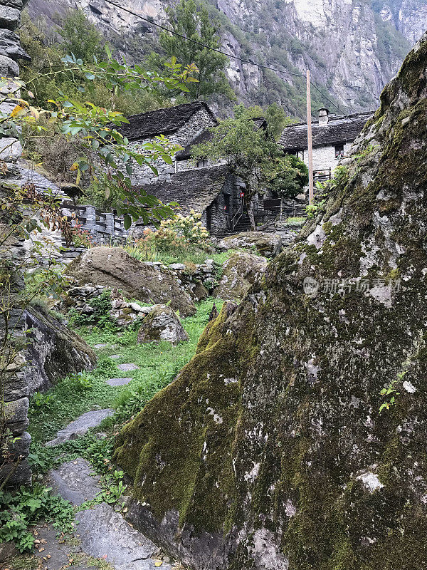 瑞士-康顿提基诺-瓦勒玛卡-托托村