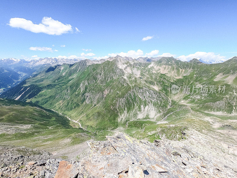 瑞士提契诺州的高山景观