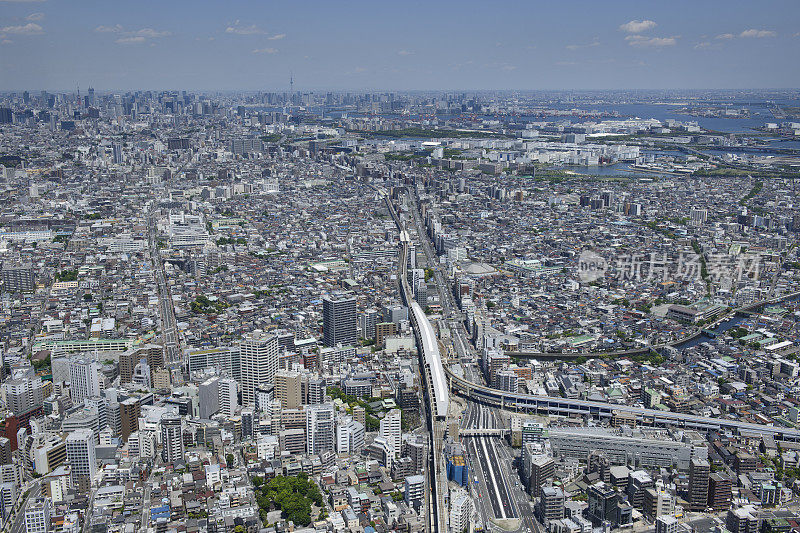 京急星塔站航拍视图，从西南侧朝向天空树塔方向，东京太田