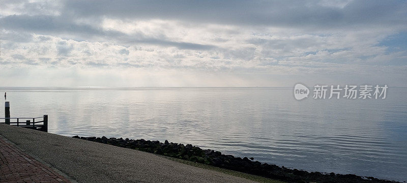 在Texel的Oudeschild与海景停靠