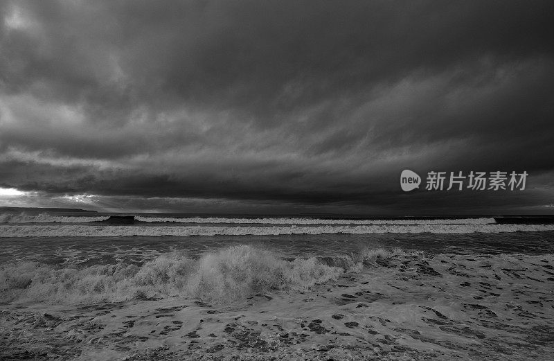 狂风暴雨的海