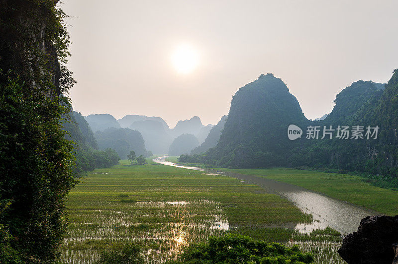 稻田和宁平河，越南