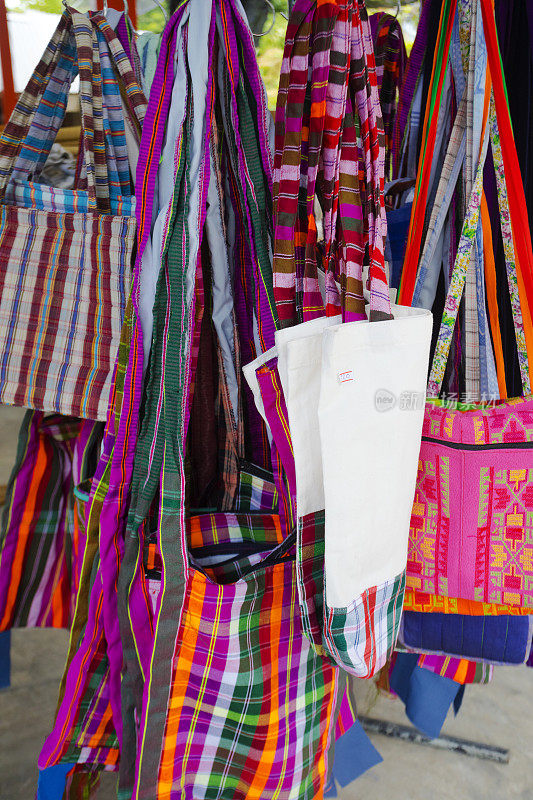 手工制作的泰国纺织品围巾和桌布