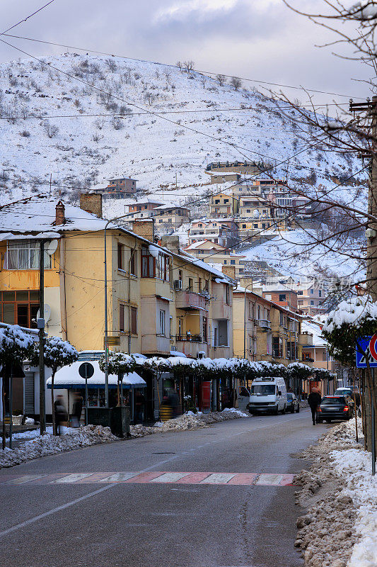 在雪中堕落