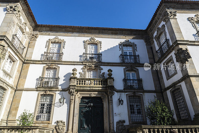 葡萄牙布拉加一座古老古典建筑的立面