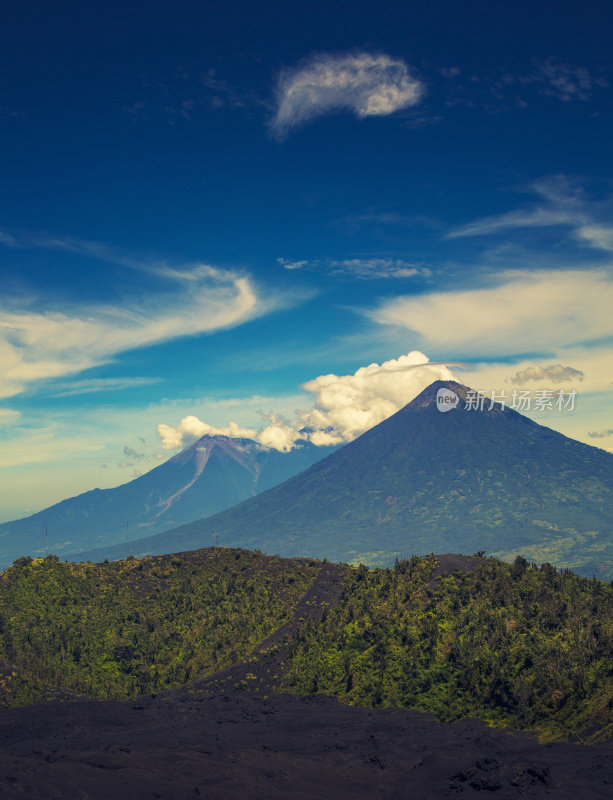 有火山的危地马拉景观