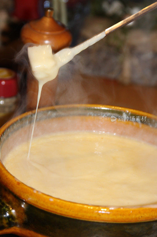 瑞士奶酪火锅。