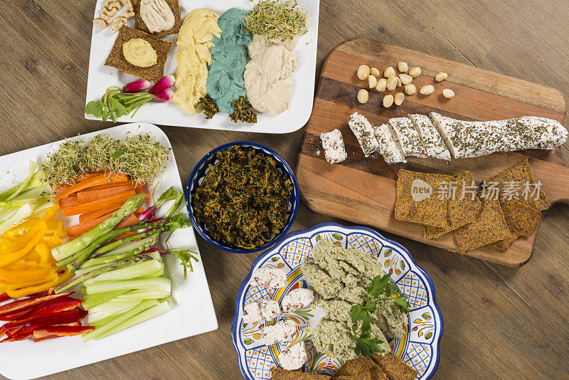 生的食物——松脆的蔬菜和坚果奶酪