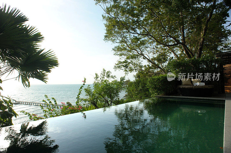 田园诗别墅的无限池，苏梅岛，泰国