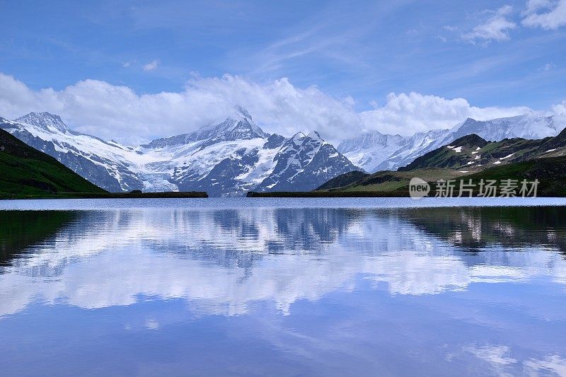 瑞士因特拉肯的第一个山峰和湖泊02