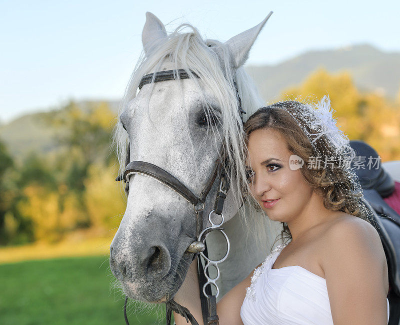 新娘和白马