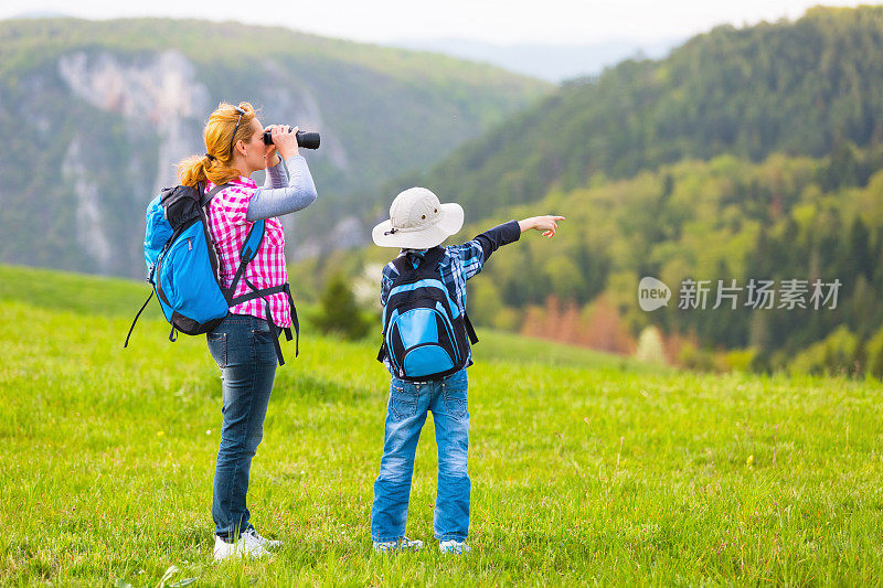 母子探索大自然