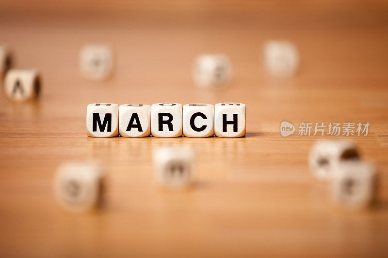 字母方块里的March