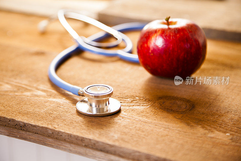 一天一苹果，医生远离我。听诊器。
