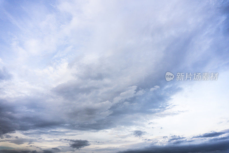 戏剧性的天空背景