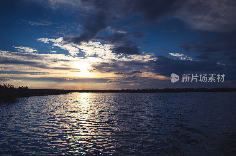 美丽的多瑙河三角洲日落