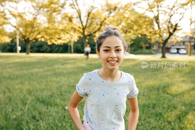 孩子们在生日派对上玩得很开心