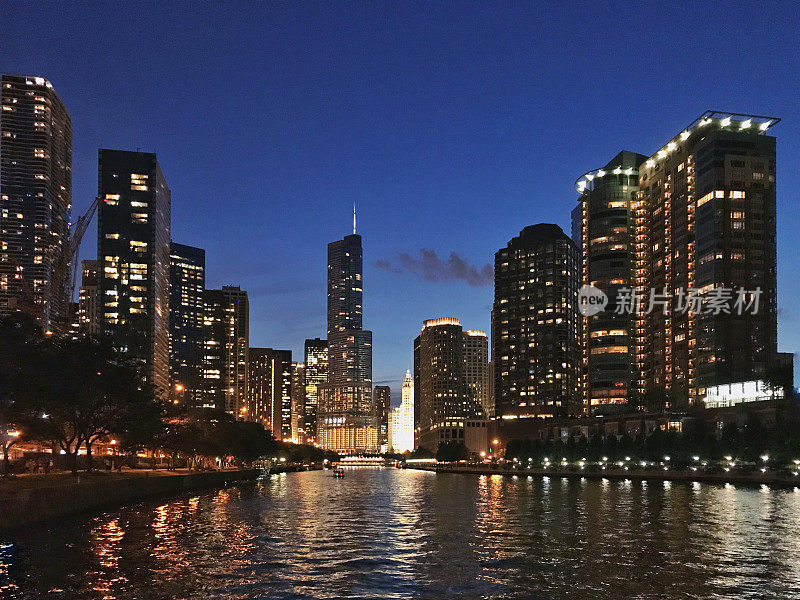芝加哥河城夜景