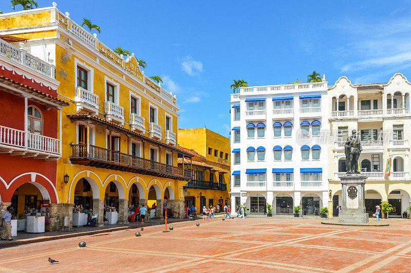 哥伦比亚卡塔赫纳五颜六色的殖民建筑
