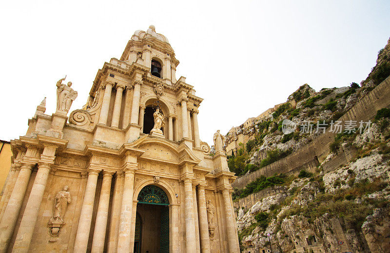 意大利西西里岛:圣巴托洛梅奥阳光教堂