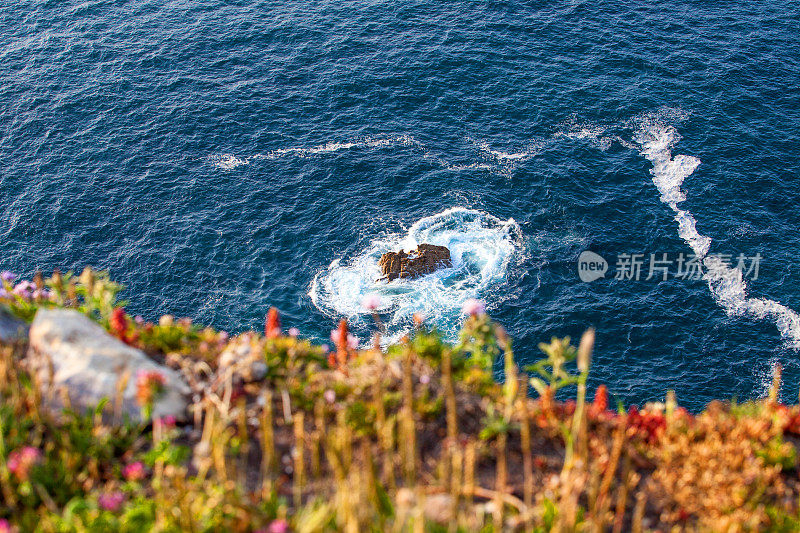 海洋和岩石