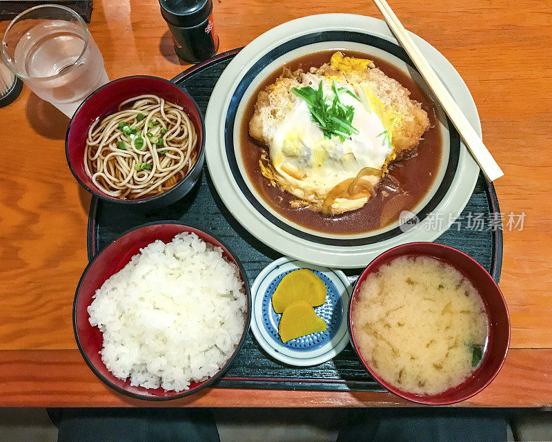 日式午餐“克须寺”和荞麦荞麦面，从上图可以看到