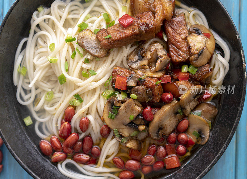 自制的香菇猪肉肉汁面条