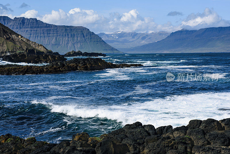 冰岛，Fjardardalur山谷和Mjoifjordur峡湾