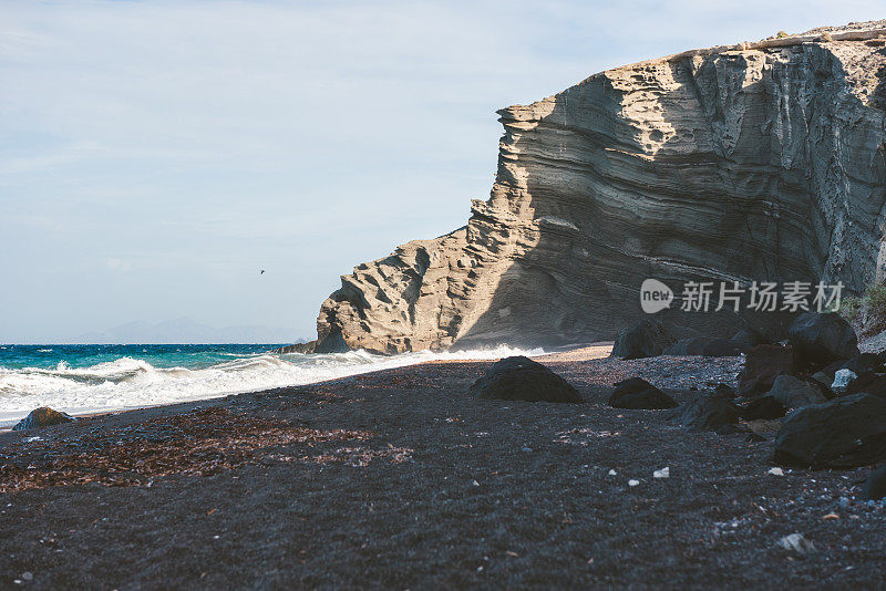 希腊圣托里尼岛的悬崖科伦坡海滩