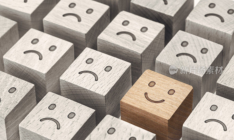 快乐的表情立方体形状从人群中脱颖而出-拟人化的笑脸变化