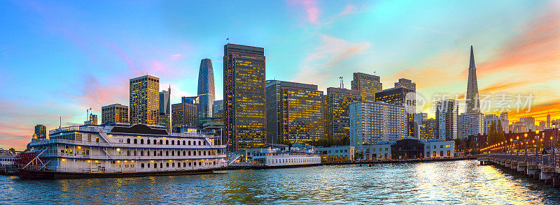 从7号码头眺望旧金山的夜景