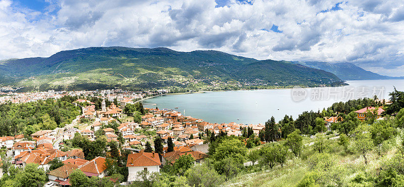 马其顿的奥赫里德新城全景。奥赫里德和奥赫里德湖被联合国教科文组织列为世界文化和自然遗产