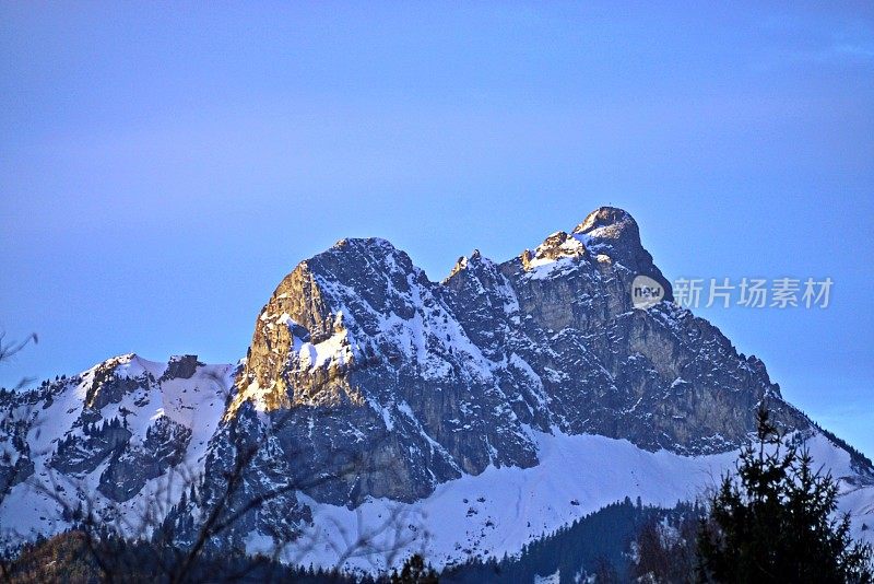 特写东方Allgäu高山山峰。巴伐利亚,德国。