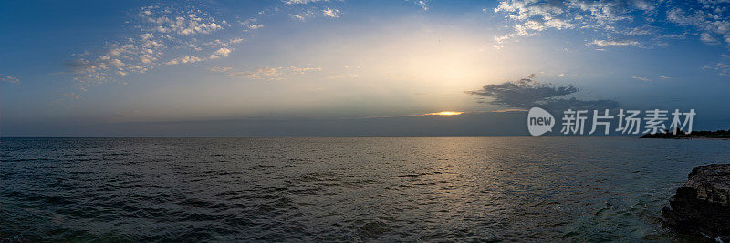 海上日落全景