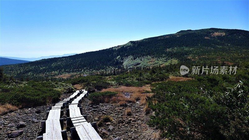 横跨日本福岛和山形的西津山(西津山)