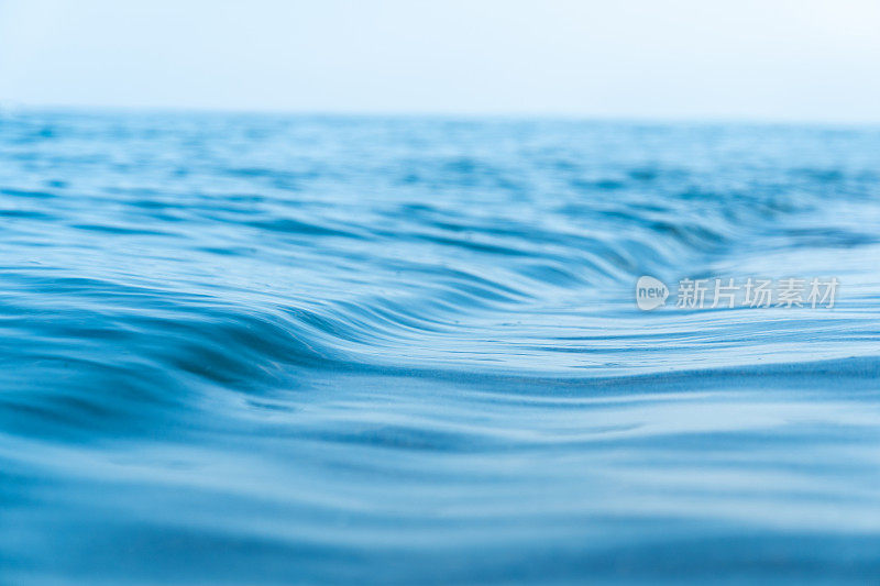 蓝水表面背景