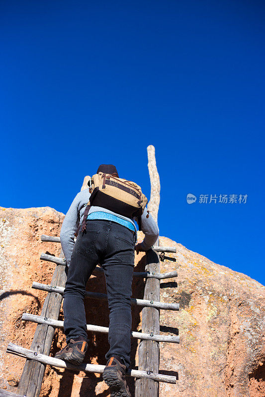 人攀登梯，坦卡维步道，班德列尔国家纪念碑，巴布亚新几内亚